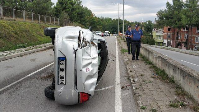 Samsun’da otomobil takla attı