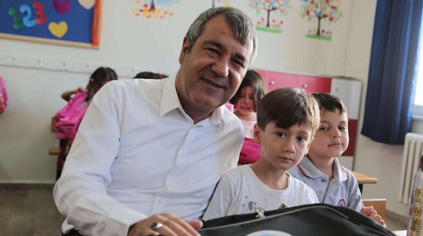 Mut Belediyesi&rsquo;nden bin 200 &ouml;ğrenciye kırtasiye yardımı