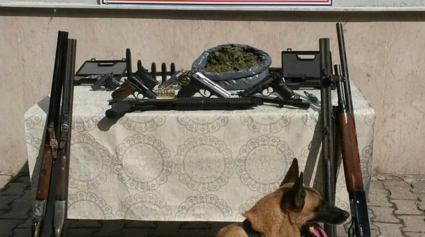 Sinop&rsquo;ta uyuşturucu ve silah ka&ccedil;ak&ccedil;ılığı operasyonu