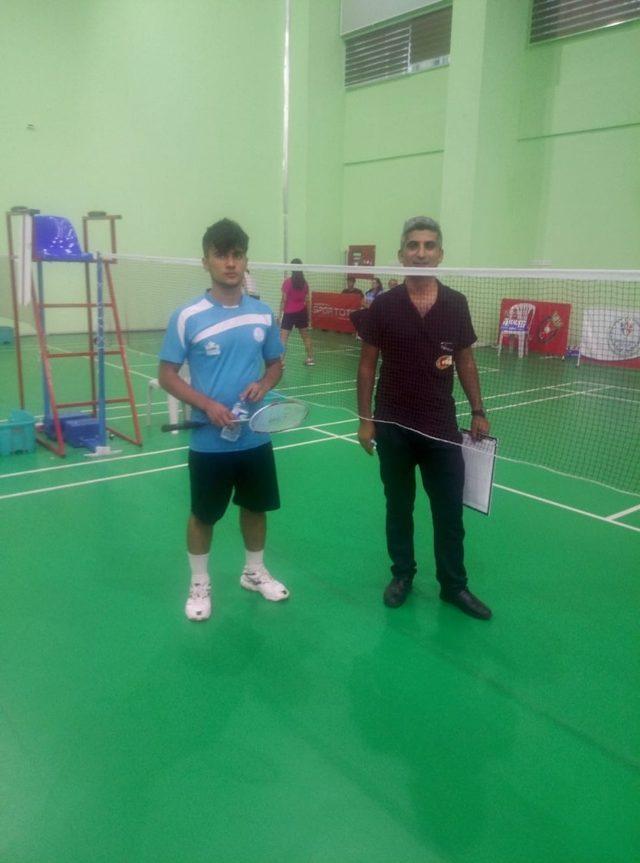 Vanlı badmintoncu milli takıma seçildi