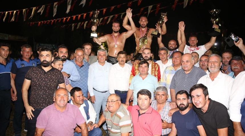 Serik&rsquo;te yağlı g&uuml;reşler nefes kesti