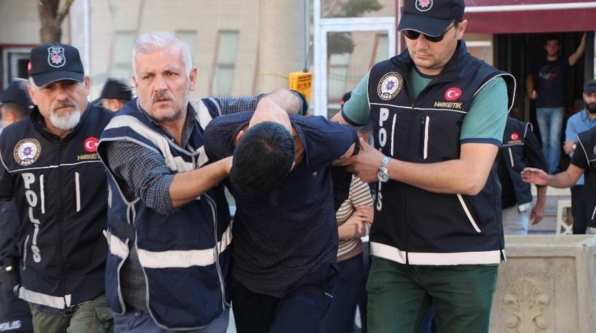 Zehir taciri 4 ş&uuml;pheli adliyede