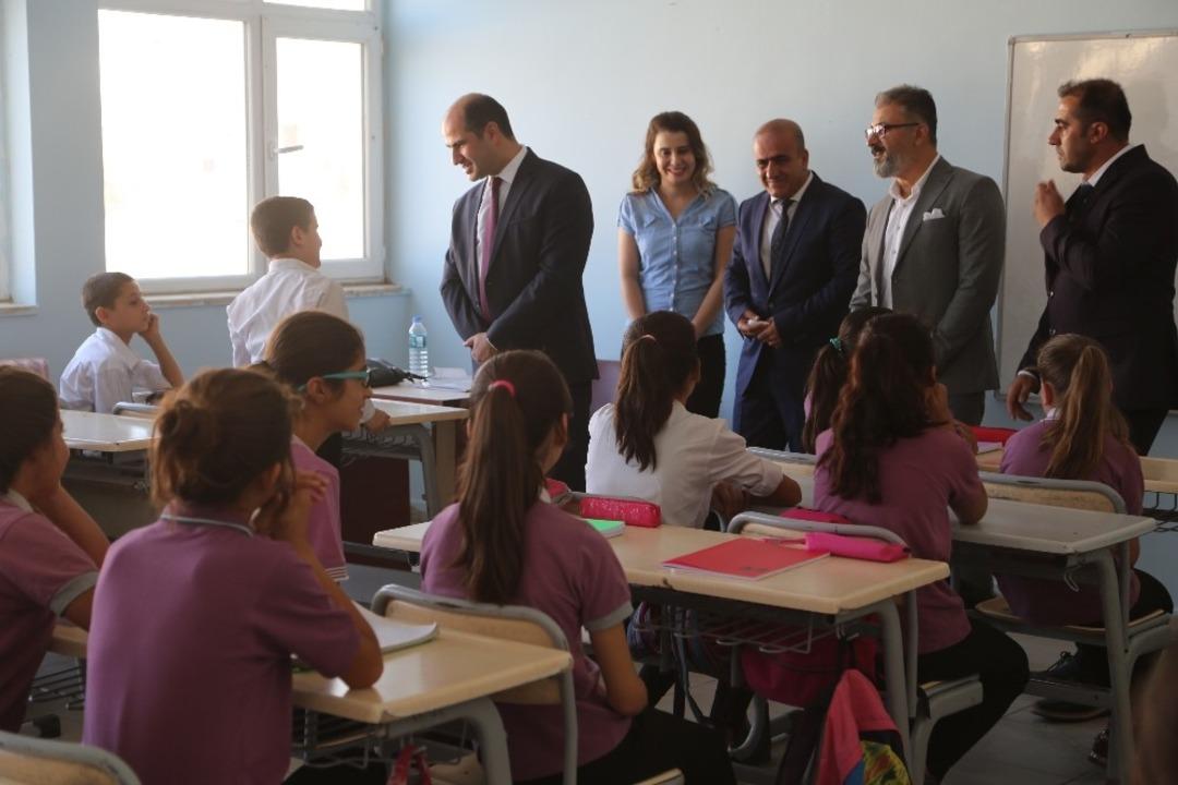 Kaymakam Işıktaş onarılan okulları dolaştı