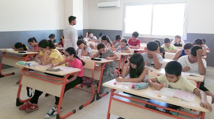 Adana&rsquo;da &uuml;cretsiz eğitim i&ccedil;in 25 bin &ouml;ğrenci sınava girdi