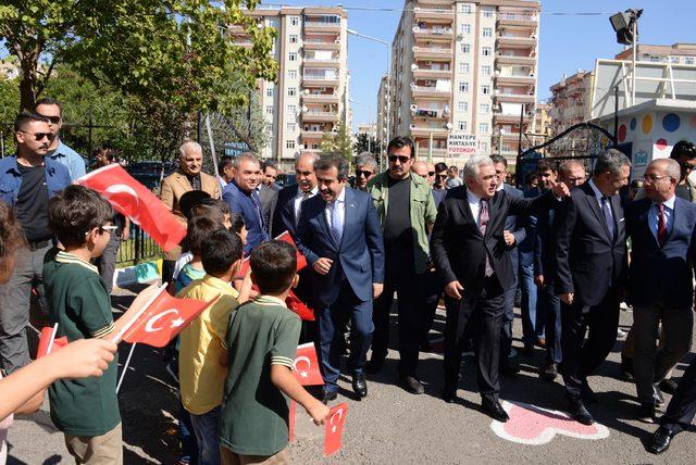 Diyarbakır'da eğitim öğrencilerin zılgıtları ile başladı