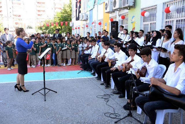 Diyarbakır'da eğitim öğrencilerin zılgıtları ile başladı