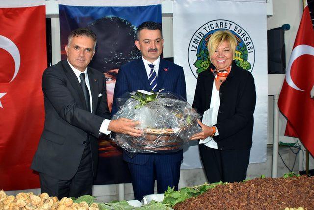 Sezonun ilk çekirdeksiz kuru üzüm ve kuru inciri için açık artırma yapıldı