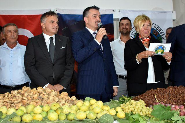 Sezonun ilk çekirdeksiz kuru üzüm ve kuru inciri için açık artırma yapıldı
