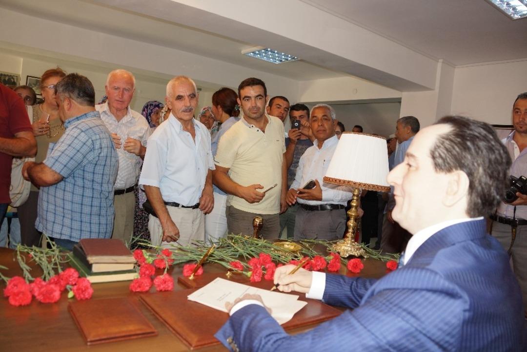 Adnan Menderes&rsquo;in heykeli duygusal anlar yaşattı