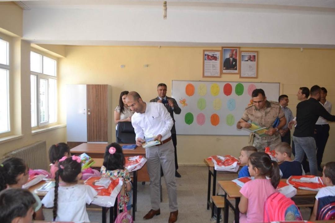 Kaymakam &Ouml;zadalı &ouml;ğrencilerle bir araya geldi