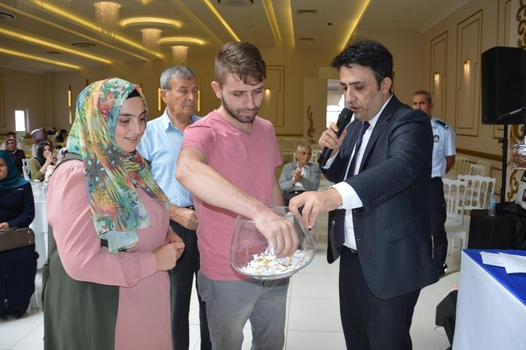 Kura &ccedil;ekiminde makarna kullandılar