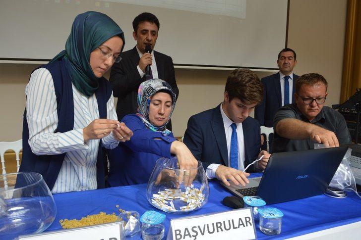 Kura çekiminde makarna kullandılar G2