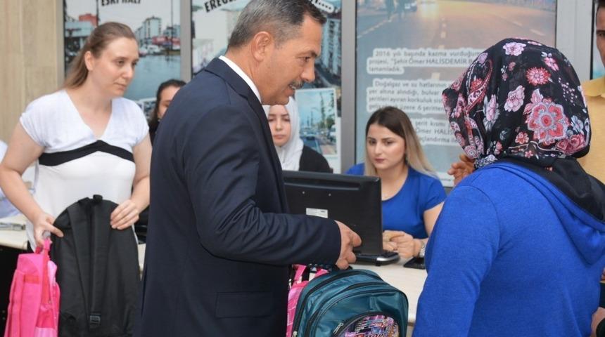 Başkan Uysal, bin 500 öğrenciyi sevindirdi