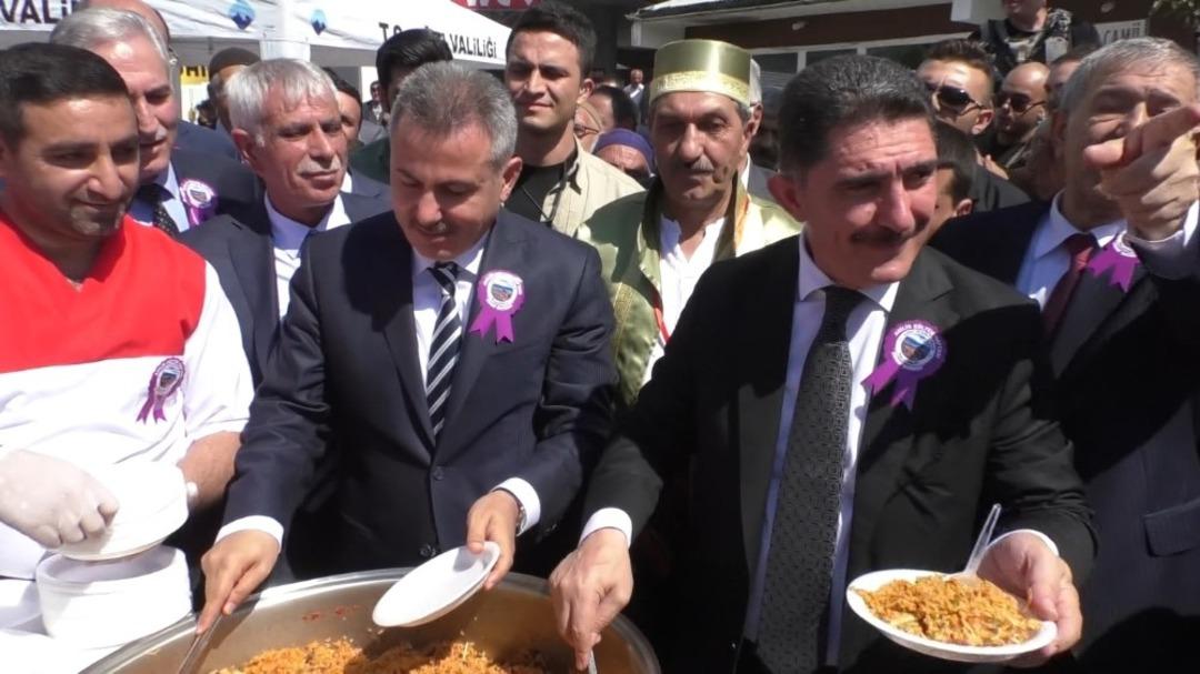 Ağrı&rsquo;da &lsquo;Ahilik Haftası&rsquo;nda vatandaşlara ikram yapıldı