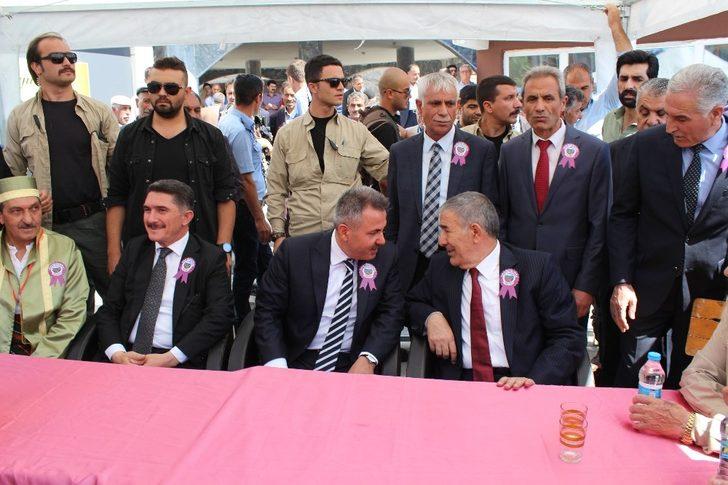 Ağrı’da ‘Ahilik Haftası’nda vatandaşlara ikram yapıldı G3