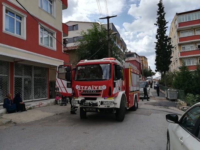 3 katlı binada çıkan yangın paniğe neden oldu