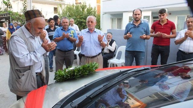 Balıkesir’de gelin arabasının arkasındaki ilginç yazı