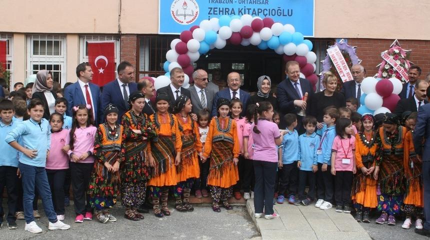 Trabzon&rsquo;da ilk ders zili &ccedil;aldı, &ouml;ğrenciler ders başı yaptı