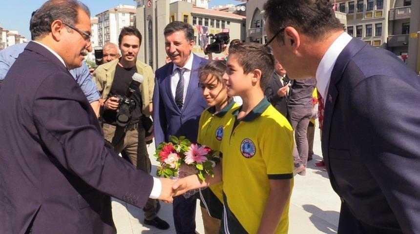 Uşak&rsquo;ta yeni eğitim &ouml;ğretim yılı t&ouml;renlerle başladı