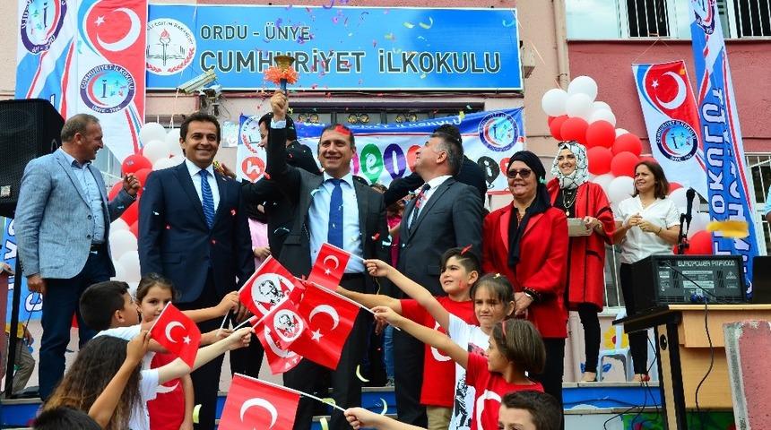 İlk ders zilini Kaymakam G&uuml;ney &ccedil;aldı