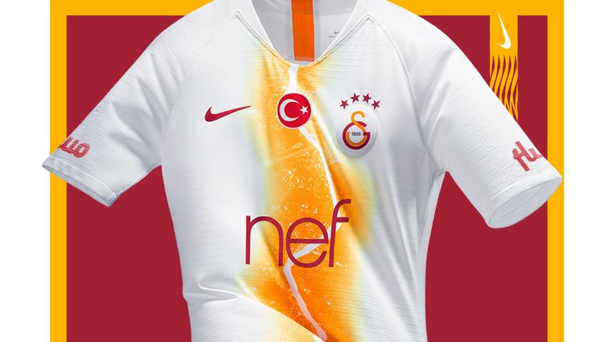 Galatasaray'ın 2018/19 sezonunda giyeceği 3. forma satışa &ccedil;ıktı