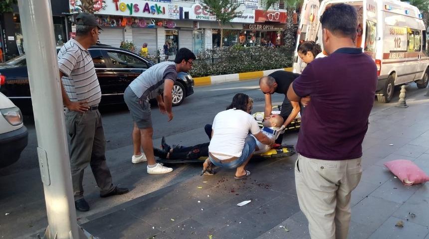 Manavgat&rsquo;ta motosiklet kamyonete &ccedil;arptı: 1 yaralı