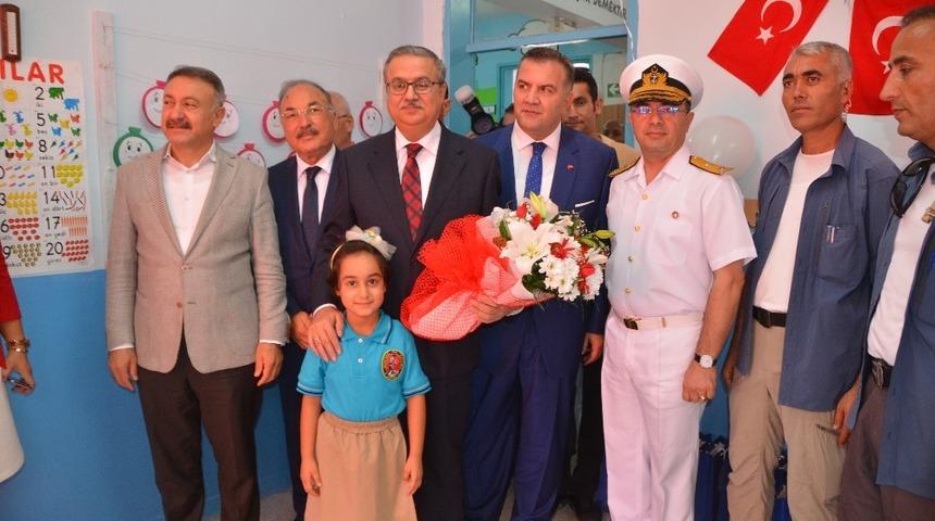 Mersin&rsquo;de 389 bin 955 &ouml;ğrenci i&ccedil;in ilk ders zili &ccedil;aldı