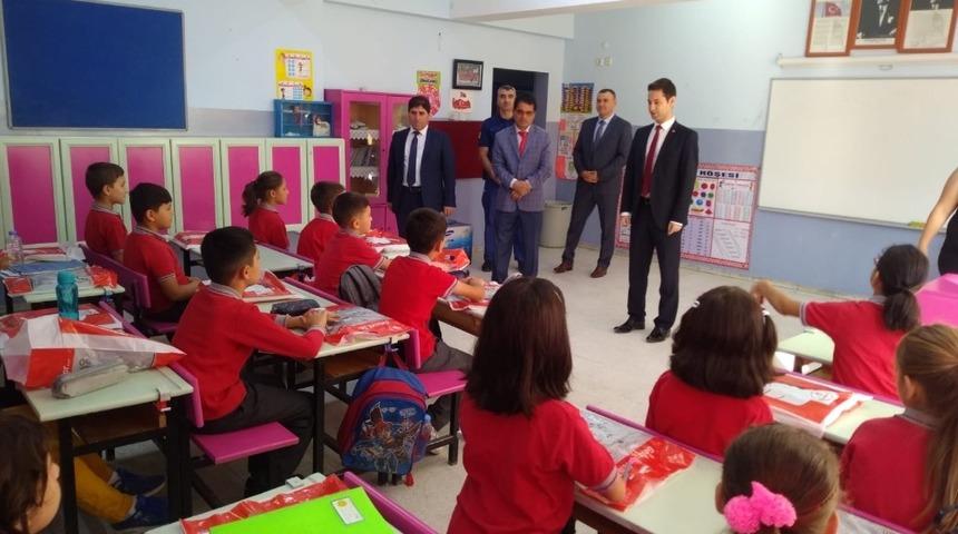 Selendi&rsquo;de ilk ders zili &ccedil;aldı