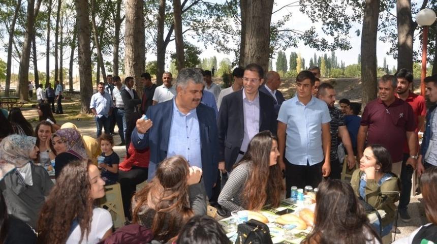 Ereğli Belediyesi gen&ccedil;leri piknikte buluşturdu