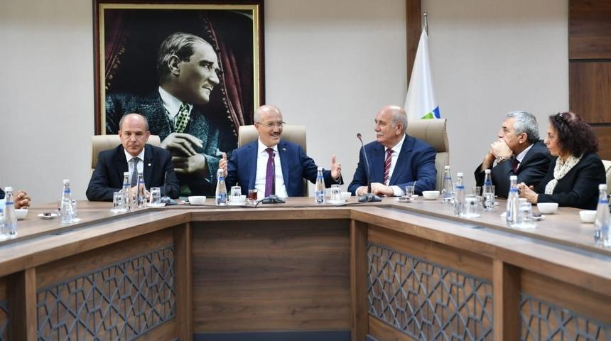 Başkan Kafaoğlu: &ldquo;Esnafa evimiz, aşımız, g&ouml;nl&uuml;m&uuml;z a&ccedil;ık&rdquo;