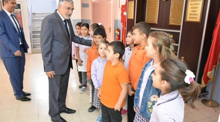 İn&ouml;n&uuml;&rsquo;de İlk&ouml;ğretim Haftası kutlandı