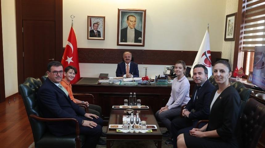 Vali &Ccedil;akacak eğitimcileri ve &ouml;ğrencileri ağırladı