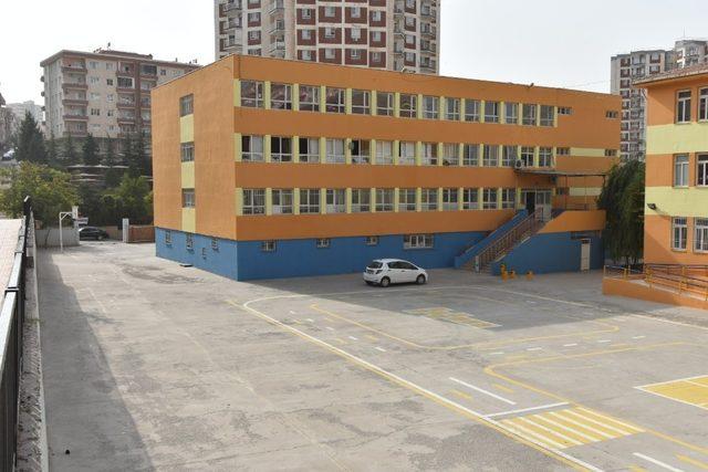 Artuklu belediyesi okul boyadı