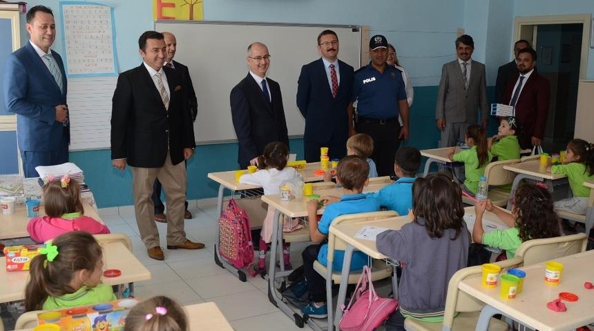 Boz&uuml;y&uuml;k&rsquo;te 14 bin &ouml;ğrenci i&ccedil;in ders zili &ccedil;aldı