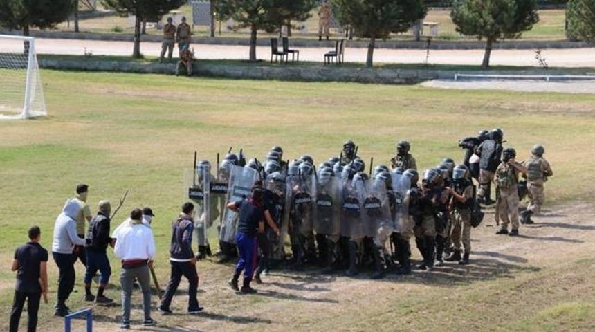 İtalyan Yarbay başkanlığındaki heyet J&Ouml;H personeline eğitim verdi