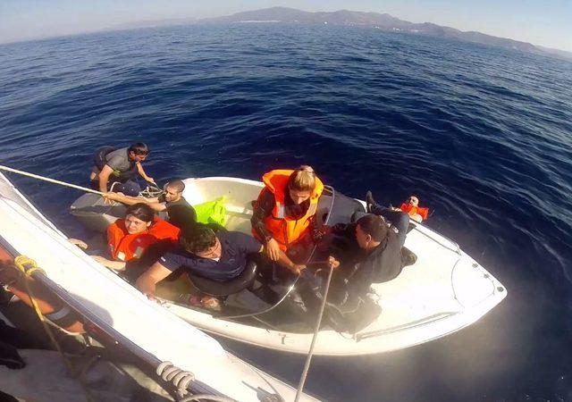 Menderes açıklarında fiber teknede 15 kaçak yakalandı