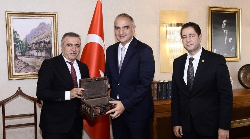 Turizm Bakanı Mehmet Ersoy&rsquo;a &ccedil;ok y&ouml;nl&uuml; Tokat dosyası