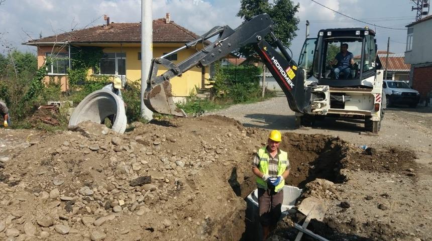 Kanalizasyon hat &ccedil;alışmalarına devam ediliyor