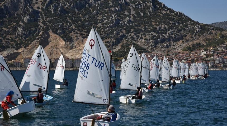 Yelkenler Eğirdir&rsquo;de a&ccedil;ılacak