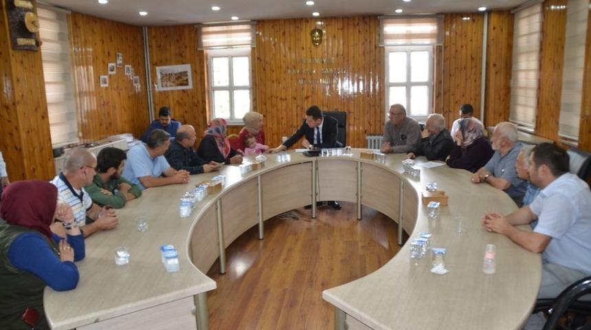 &Uuml;rkmezer vatandaşları dinlemeye devam ediyor