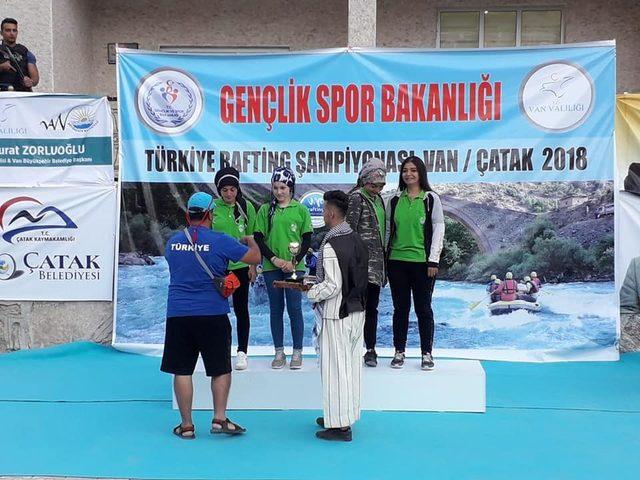 İç Anadolu’nun tek rafting takımı Türkiye 3’üncüsü oldu