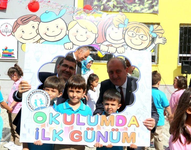 Başkan Işık, birinci sınıflara ilköğretim paketi hediye etti G4