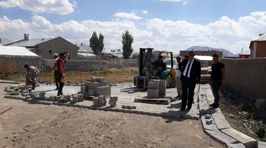 &Ccedil;aldıran Belediyesi kilitli parke taşı &ccedil;alışması başlattı