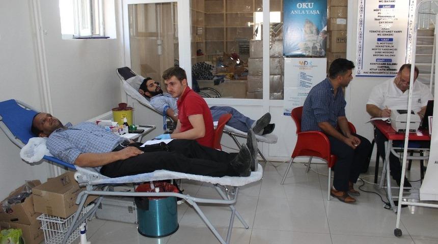 Din g&ouml;revlileri kan bağışında bulundu