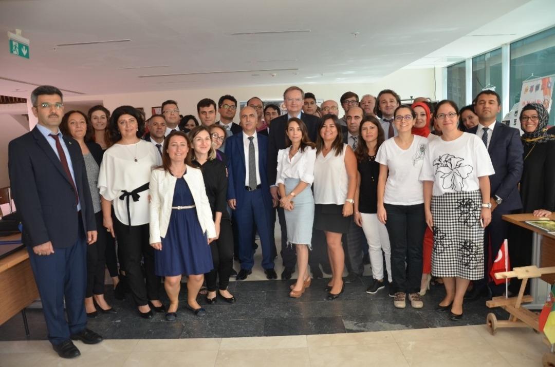 B&uuml;y&uuml;kel&ccedil;i Berger AB destekli projelerinin tanıtıldığı sergiyi gezdi