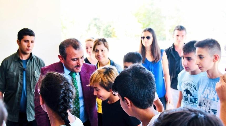 Vali Sonel, eğitim öğretim yılının ilk gününde öğrencilerle bir araya geldi