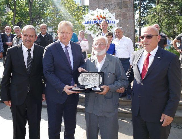 Ahilik Kültürü Haftasında yılın ustası, kalfası ve çırağına ödülleri verildi