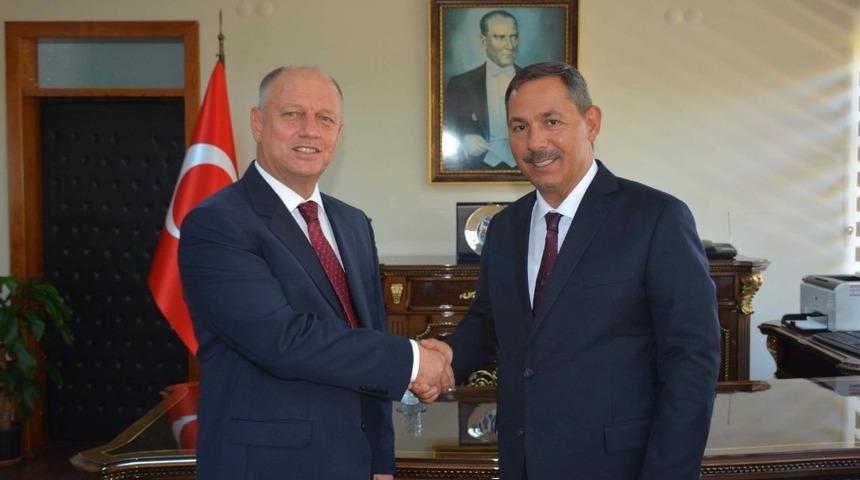 Uysal,  yeni atanan Kaymakam Çorumluoğlu’nu ziyaret etti