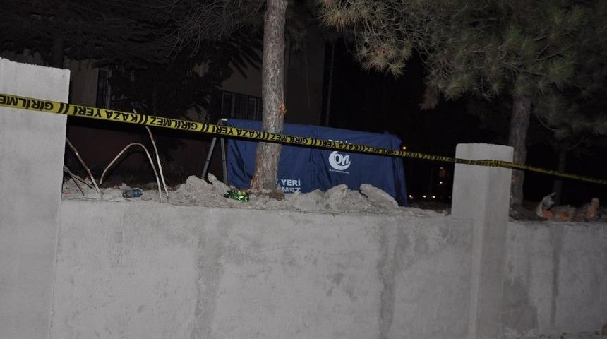 Uşak&rsquo;ta &ccedil;akmak gazı &ccedil;ektiği iddia edilen lise &ouml;ğrencisi &ouml;l&uuml; bulundu