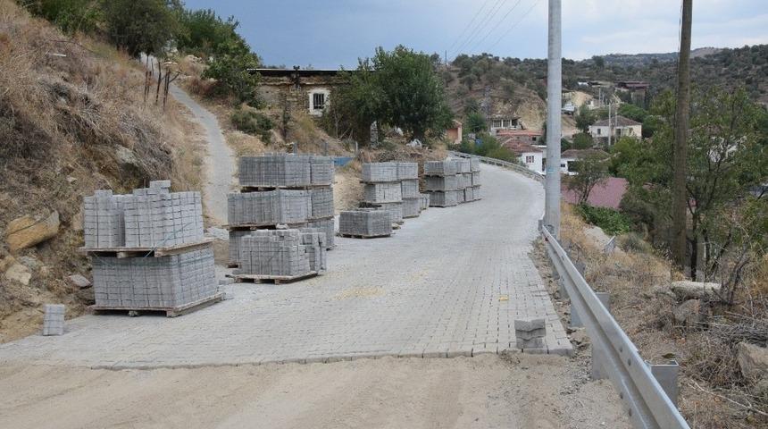 B&uuml;y&uuml;kşehirden Yenipazar&rsquo;a parke taşlı yol desteği